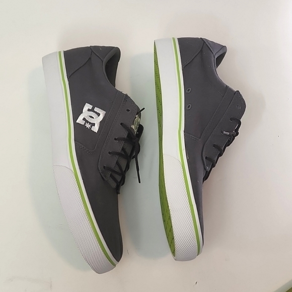 Like new men's DC Kasper skate shoes, sneakers, sz 12 - Picture 3 of 8